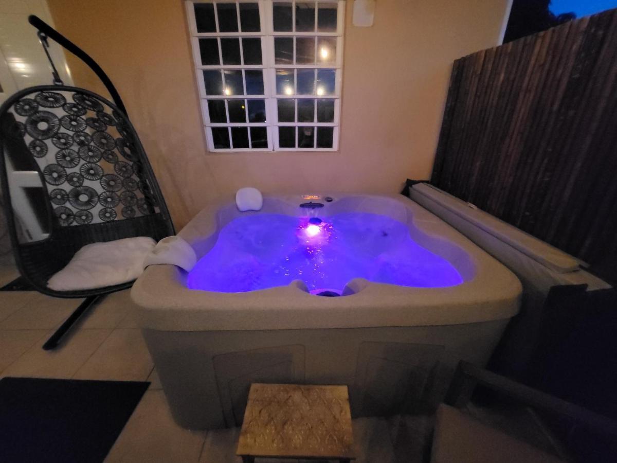 Private Jacuzzi Oasis With Mountain Views And Free Parking Apartment Ponce Ngoại thất bức ảnh