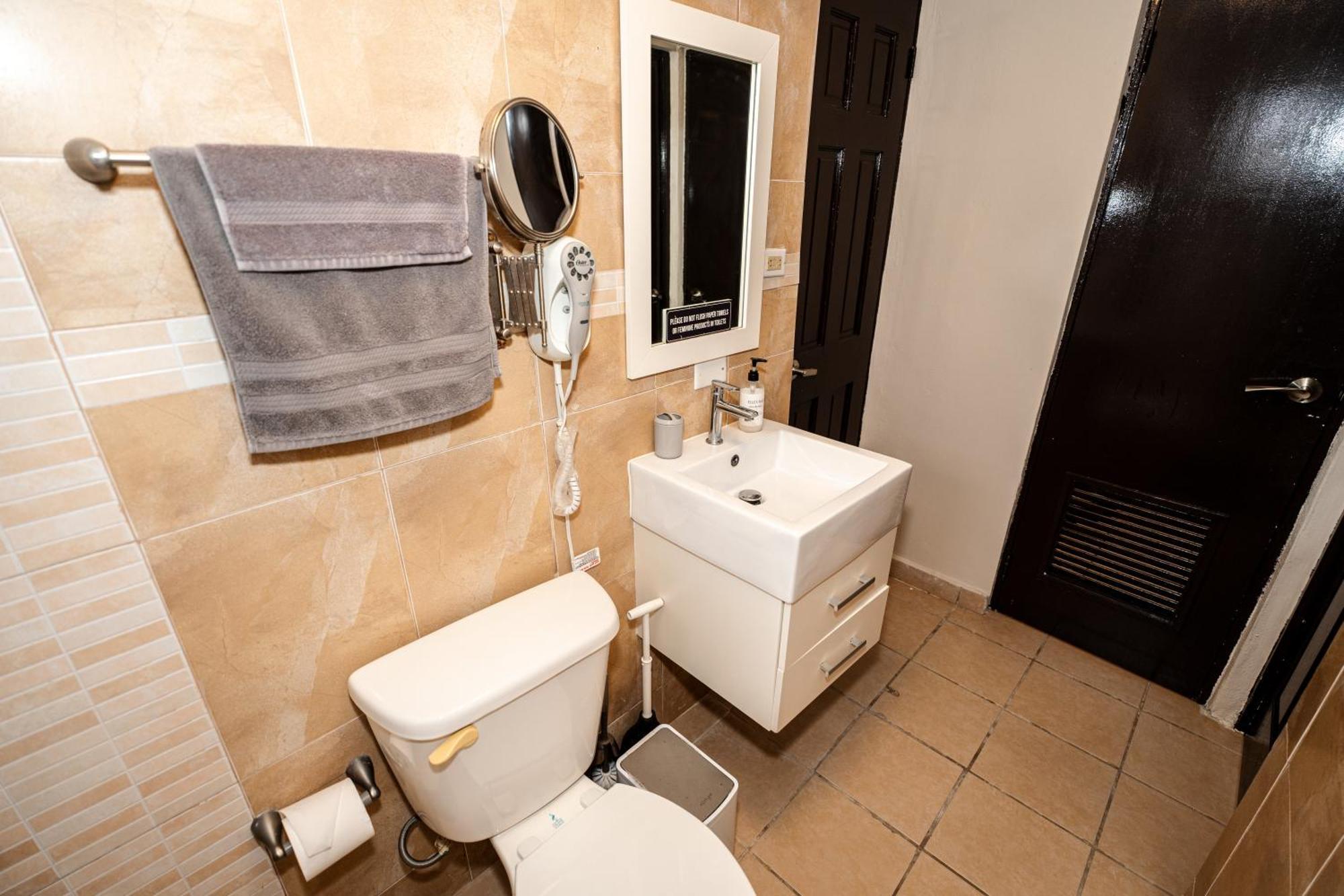 Private Jacuzzi Oasis With Mountain Views And Free Parking Apartment Ponce Ngoại thất bức ảnh