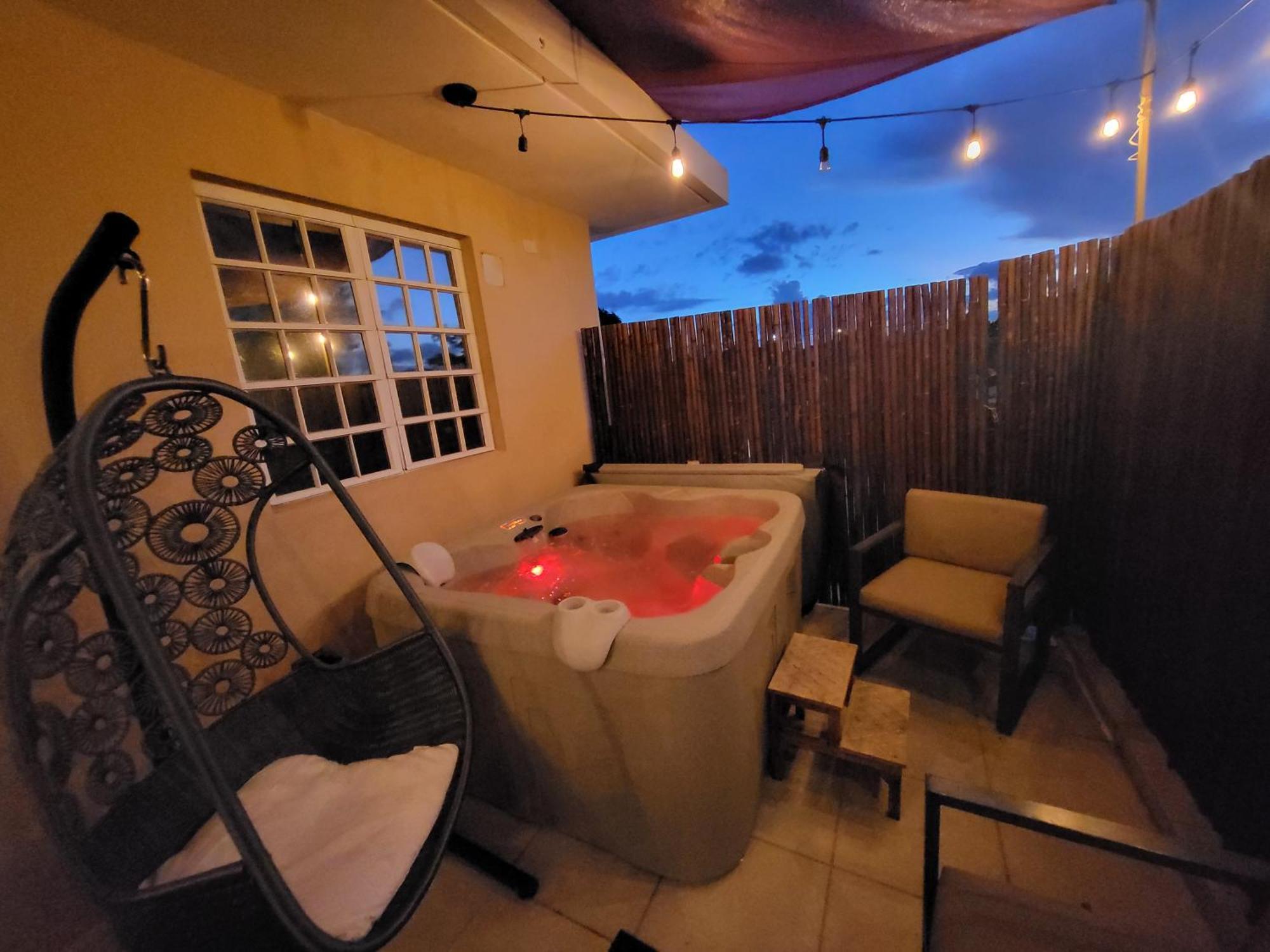 Private Jacuzzi Oasis With Mountain Views And Free Parking Apartment Ponce Phòng bức ảnh